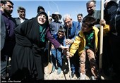 مراسم درختکاری با حضور هنرمندان و کودکان کار