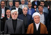 اکبر هاشمی رفسنجانی رئیس مجمع تشخیص مصلحت نظام و محمدرضا عارف در همایش منتخبین ائتلاف اصلاح‌طلبان و اعتدال‌گرایان در مجلس دهم