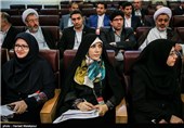 سیده فاطمه حسینی در همایش منتخبین ائتلاف اصلاح‌طلبان و اعتدال‌گرایان در مجلس دهم