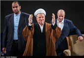 اکبر هاشمی رفسنجانی رئیس مجمع تشخیص مصلحت نظام در همایش منتخبین ائتلاف اصلاح‌طلبان و اعتدال‌گرایان در مجلس دهم