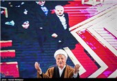 اکبر هاشمی رفسنجانی رئیس مجمع تشخیص مصلحت نظام در همایش منتخبین ائتلاف اصلاح‌طلبان و اعتدال‌گرایان در مجلس دهم