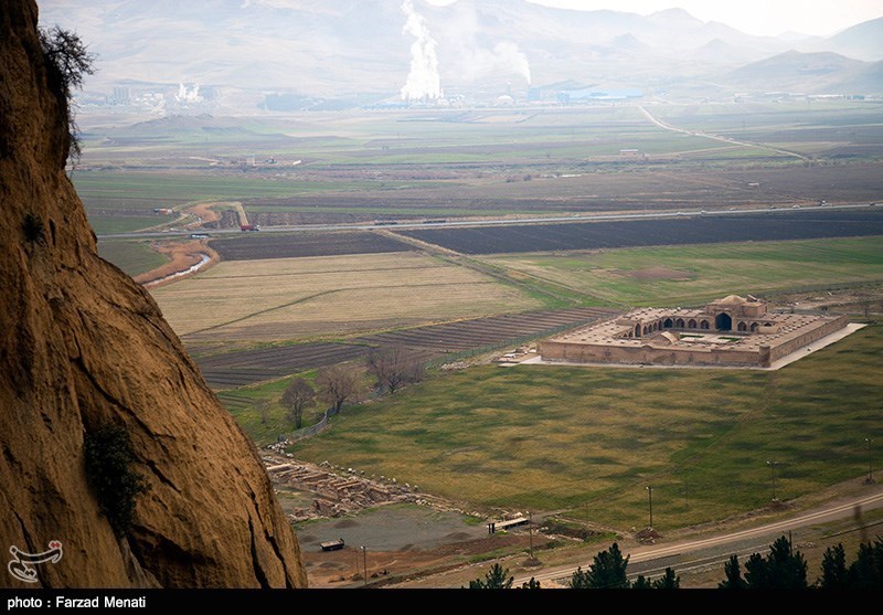 کاروانسرای شاه عباسی بیستون مربوط به دوره صفوی است و در بیستون، محوطه تاریخی، فرهنگی بیستون واقع شده