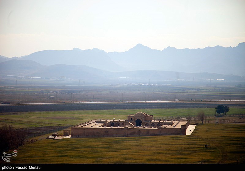 کاروانسرای شاه عباسی بیستون مربوط به دوره صفوی است و در بیستون، محوطه تاریخی، فرهنگی بیستون واقع شده