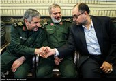 وحید حقانیان، سردار علی فدوی فرمانده نیروی دریایی سپاه و سرلشکر محمدعلی جعفری فرمانده کل سپاه در مراسم ترحیم مادر سردار حسین سلامی