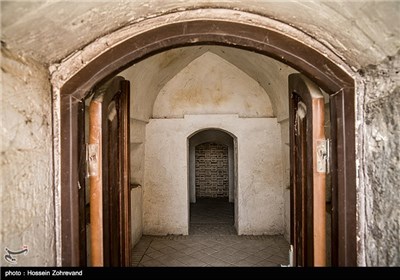  مدرسه علمیه خیرآباد از همان تأسیس تا سال‌های بعد، دارای اهمیت بود و جمعی از علما در آن به تدریس اشتغال داشتند و گروهی از فضلا از آن برخاستند. دانشمند نامی سیدعبدالله جزایری، در تألیف خود به نام اجازه کبیر که در سال‌های 1168 هجری قمری نوشته است، از دانشمندان و فضلایی که با آن‌ها ملاقات کرده از جمله آقا محمدرضا فرزند ملاهادی که فاضلی محقق و بلندپایه و مدرس بود، نام برده است.