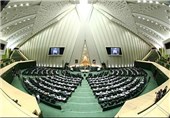 جلسة مغلقة للبرلمان الإیرانی بحضور الفریق الاقتصادی للحکومة