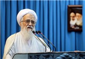 آیت‌الله موحدی‌کرمانی: مسئولان به امانتی که در دست‌شان است وفادار باشند/ دولت باید در قضیه بنزین مردم را قانع می‌کرد
