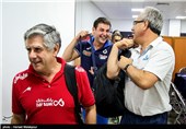 رائول لوزانو سرمربی تیم ملی والیبال ایران، جیان لورنزو بلنجینی سرمربی تیم ملی والیبال ایتالیا و خولیو ولاسکو سرمربی تیم ملی والیبال آرژانتین در پایان نشست خبری هفته سوم لیگ جهانی والیبال