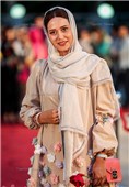 ورود پریناز ایزدیار به شانزدهمین جشن سینمایی و تلویزیونی حافظ