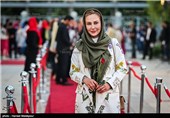 ورود آنا نعمتی به شانزدهمین جشن سینمایی و تلویزیونی حافظ