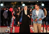 ورود آزاده نامداری و همسرش به شانزدهمین جشن سینمایی و تلویزیونی حافظ