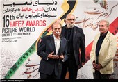 اهدای تندیس بهترین بازیگر مرد درام شانزدهمین جشن حافظ به علی نصیریان بازیگر سریال شهرزاد