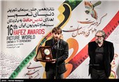 اهدای نشان مرحوم عباس کیارستمی به شهرام مکری توسط مسعود کیمیایی