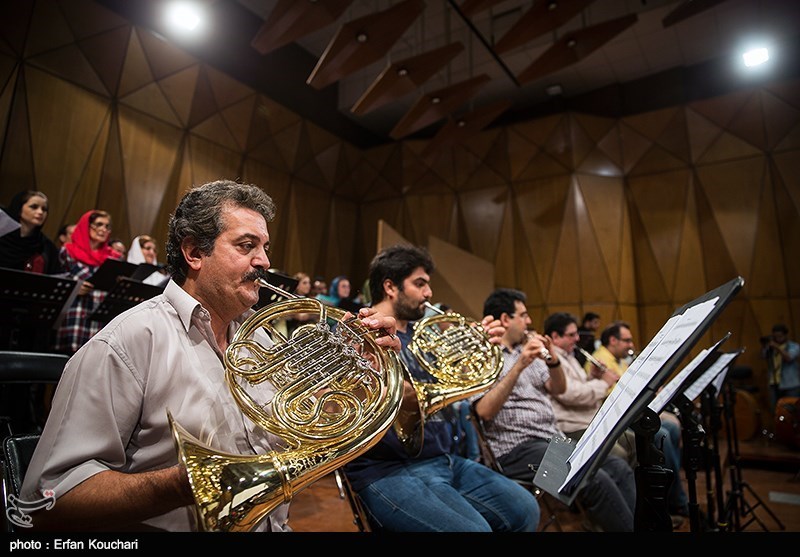 تمرین ارکستر ملل به خوانندگی سالار عقیلی