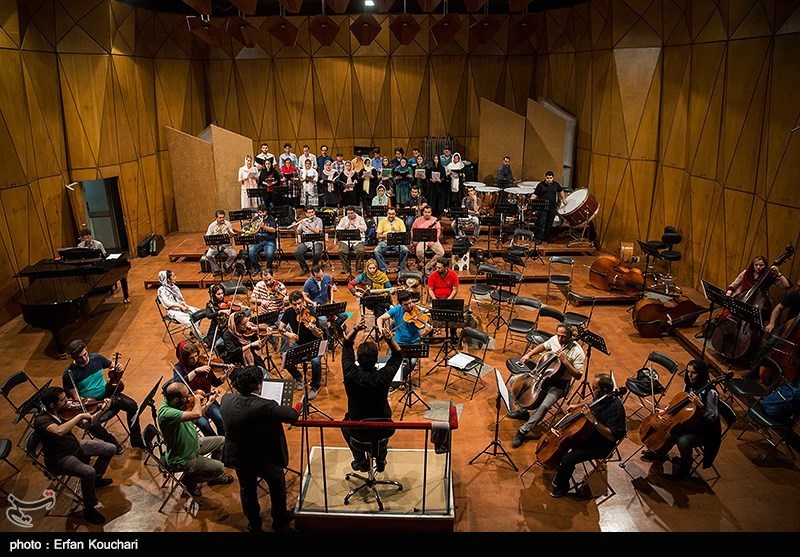 تمرین ارکستر ملل به خوانندگی سالار عقیلی