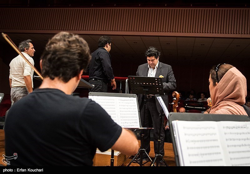 تمرین ارکستر ملل به خوانندگی سالار عقیلی