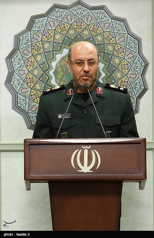 بازدید رهبر معظم انقلاب از نمایشگاه صنعت دفاعی و دیدار با مسئولان و متخصصان وزارت دفاع