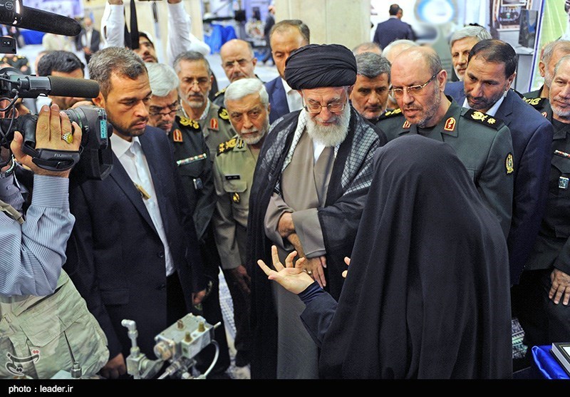 بازدید رهبر معظم انقلاب از نمایشگاه صنعت دفاعی و دیدار با مسئولان و متخصصان وزارت دفاع