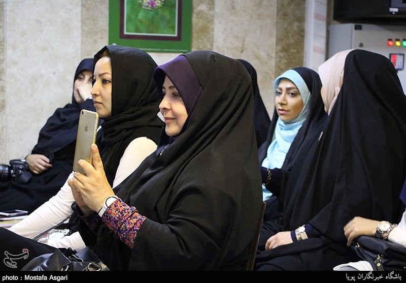 نخستین محفل شعرو ترانه درباشگاه خبرنگاران پویا