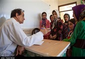 ویزیت رایگان بسیج جامعه پزشکی در منطقه درود فرامان کرمانشاه