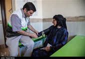 ویزیت رایگان بسیج جامعه پزشکی در منطقه درود فرامان کرمانشاه