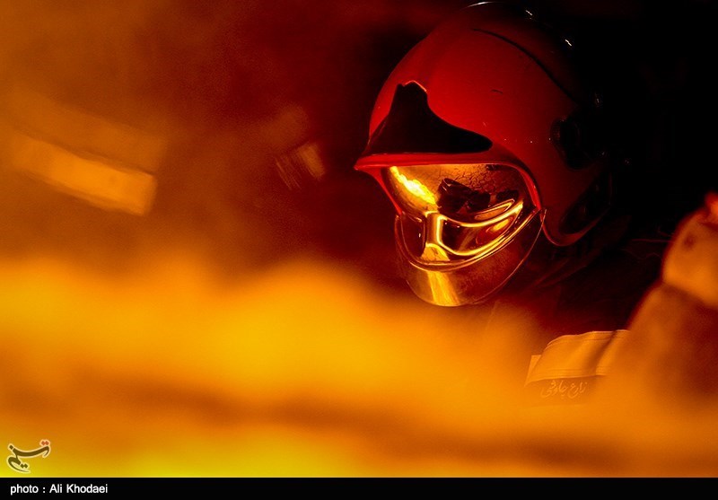 جان باختن 4 نفر بر اثر آتش‌سوزی مینی‌بوس در بزرگراه آیت‌الله سعیدی