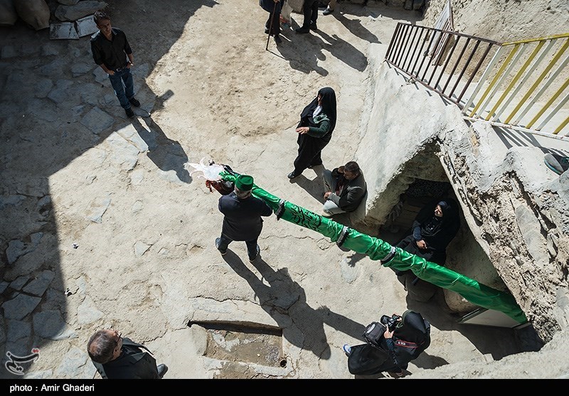 علم گردانی در روستای هزاوه اراک