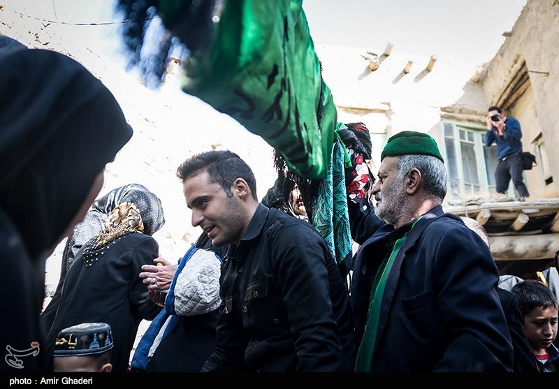 علم گردانی در روستای هزاوه اراک