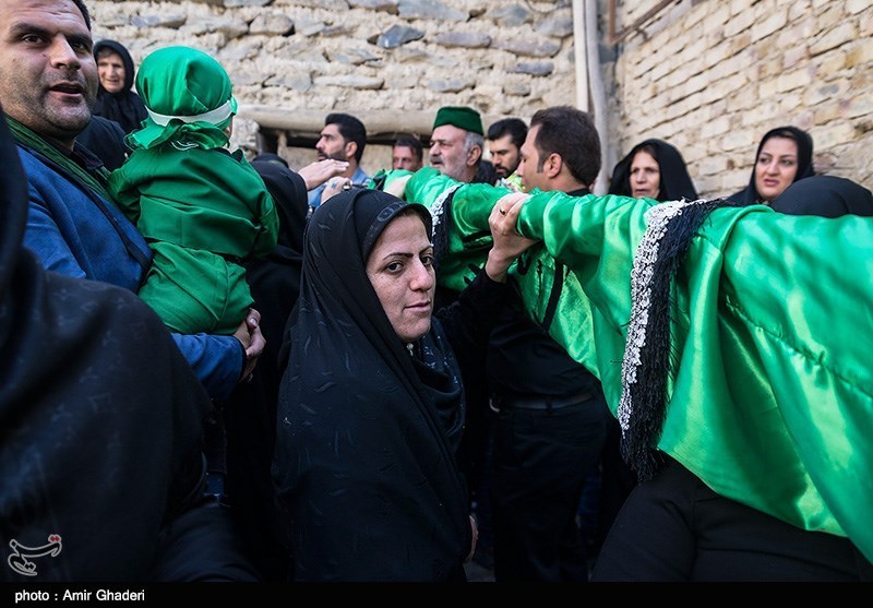 علم گردانی در روستای هزاوه اراک