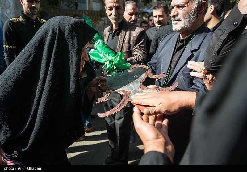 علم گردانی در روستای هزاوه اراک