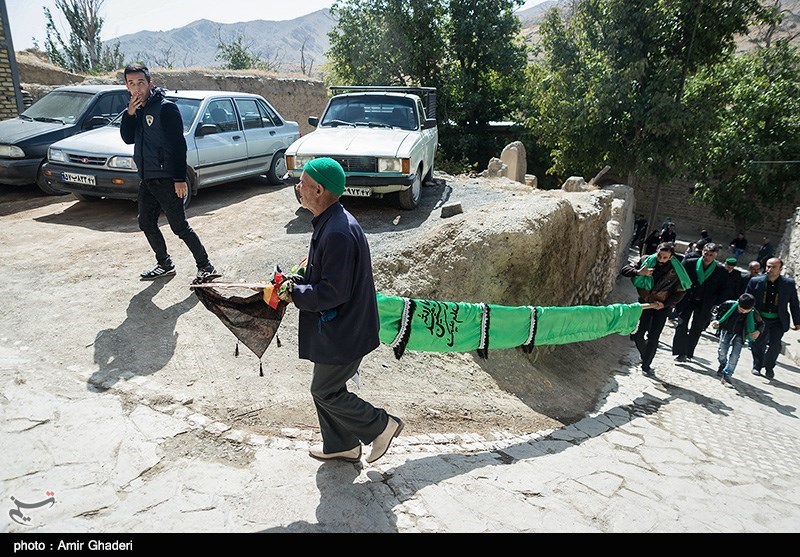 علم گردانی در روستای هزاوه اراک