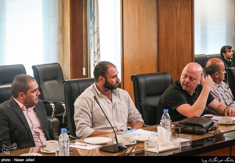 دیدار هیئتی از فعالان اقتصادی کشور سوریه با علی‌اکبر ولایتی