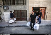 پخش غذای نذری درحسینیه  بیت الرقیه تهران-روز تاسوعای حسینی