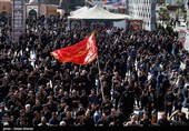 مراسم عزاداری روز عاشورا در میدان امام حسین (ع)