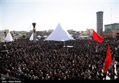 مراسم عزاداری روز عاشورا در میدان امام حسین (ع)