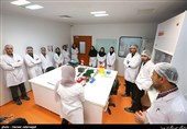 بازدید جمعی از نخبگان جوان کشور بمنظور آشنایی با مراکز علمی و تحقیقاتی از شرکت دانش بنیان آریوژن
