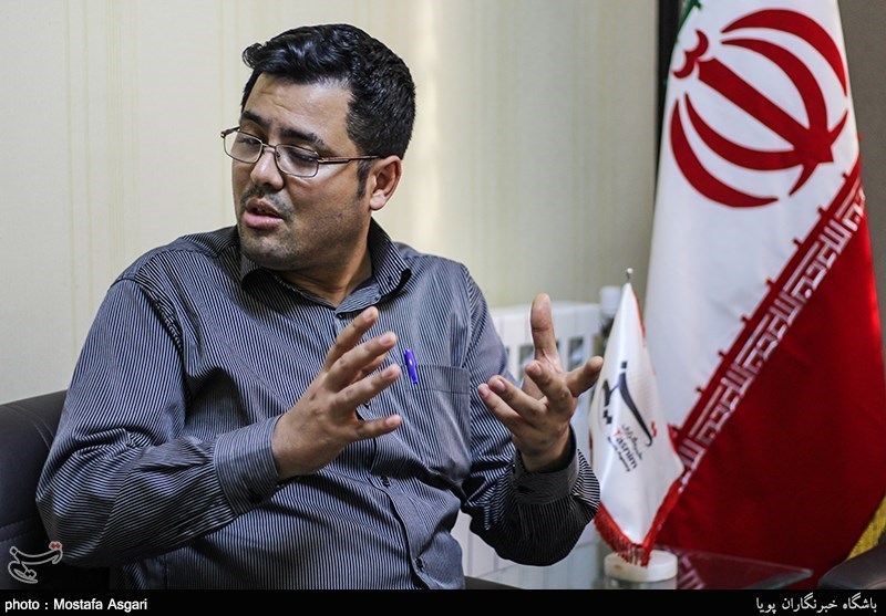 رضا گناباد کارشناس غرب آسیا