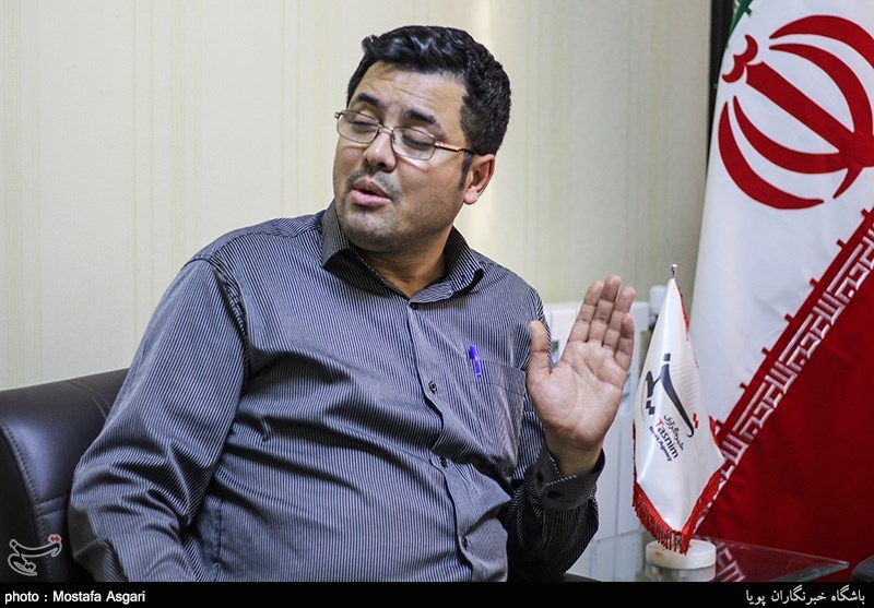 رضا گناباد کارشناس غرب آسیا