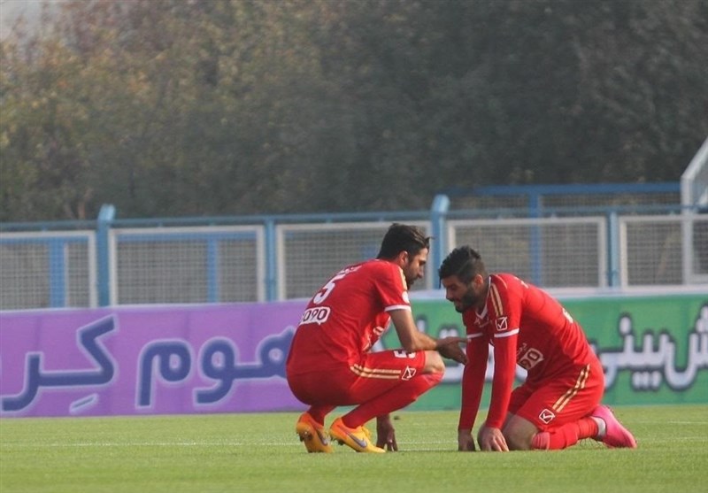 همدردی قلعه نویی و بازیکنان ذوب‌آهن با هادی محمدی