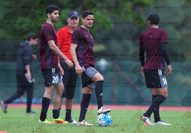 کمال کامیابی‌نیا و علی کریمی - تمرین تیم ملی فوتبال در مالزی