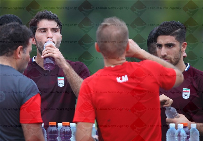 علیرضا جهانبخش و کریم انصاریفرد - تمرین تیم ملی فوتبال در مالزی