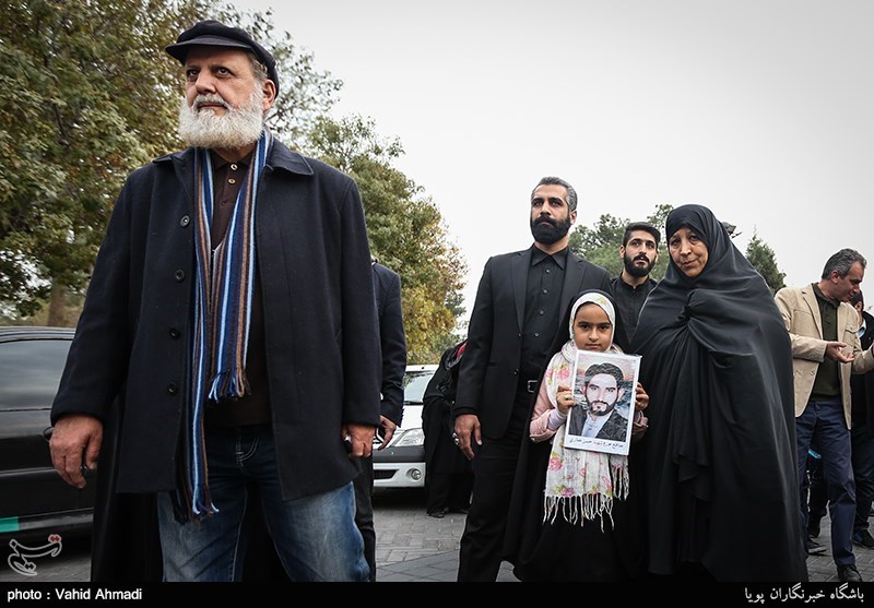 حضور هنرمندان در گلزار شهدا