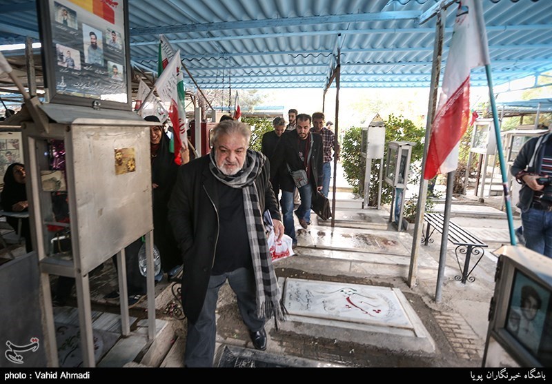 حضور هنرمندان در گلزار شهدا