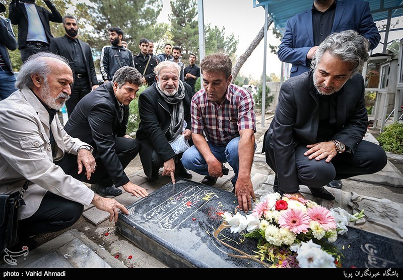 حضور هنرمندان در گلزار شهدا