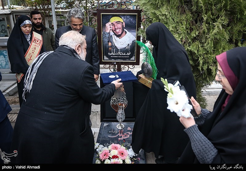 حضور هنرمندان در گلزار شهدا