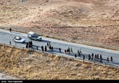 السیر على الأقدام نحو مشهد الإمام الرضا (ع)