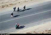 السیر على الأقدام نحو مشهد الإمام الرضا (ع)