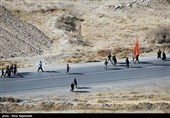 السیر على الأقدام نحو مشهد الإمام الرضا (ع)