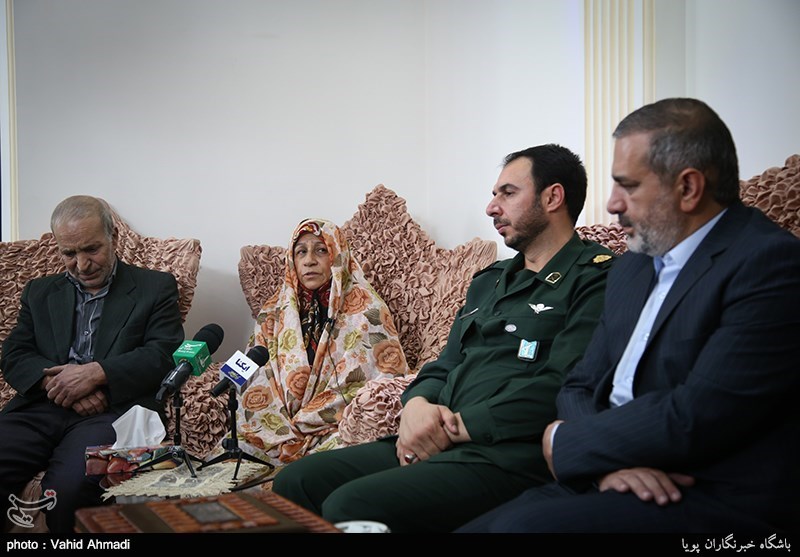 دیدار جامعه قرآنی با خانواده شهید الوندی