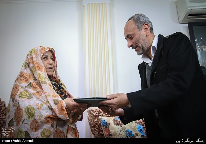 دیدار جامعه قرآنی با خانواده شهید الوندی